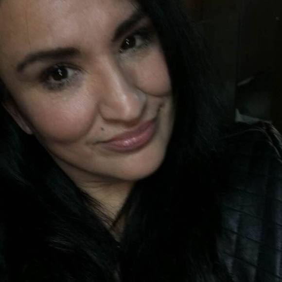 Meet your Posher, Tori - Picture 1 of 1